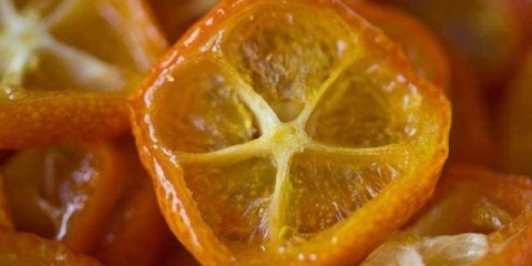 Osušeni kumkvat: kalorije, koristi i štete